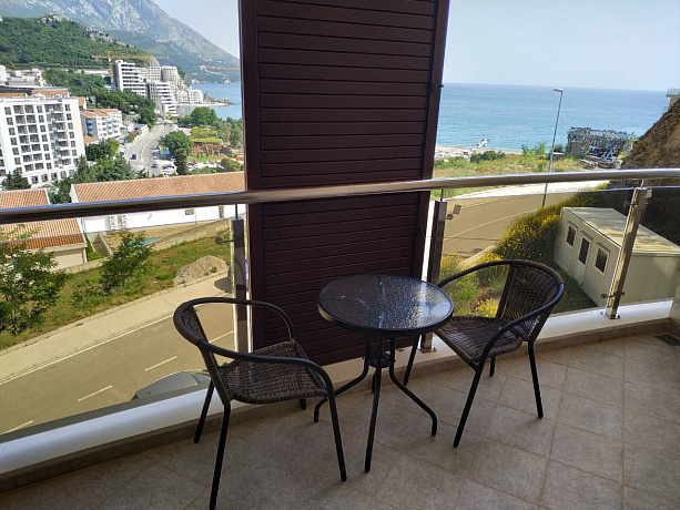 Apartment in Becici with a sea view